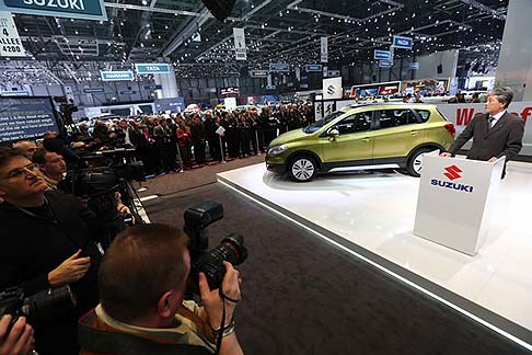 Suzuki - Il sistema di trazione integrale ALLGRIP offre quattro modalità di guida selezionabili, auto, sport, snow e lock, garantendo maggiore sicurezza in ogni condizione di guida. width=