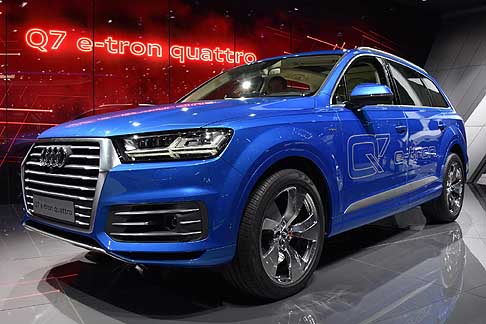 Hybrid Cars - Audi Q7 e-tron hybrid con un peso inferiore rispetto al modello precedente grazie ai materiali utilizzati per la sua architettura width=