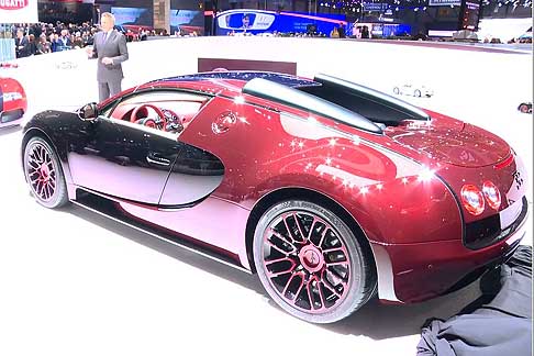 Bugatti - Bugatti Veyron è alimentata da un motore W16 da 8 litri 1.200 PS che trasmette un ineguagliabile 1.500 Nm a 3.000 a 5.000 giri  width=