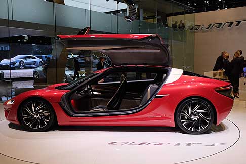 Nanoflowcell - Il veicolo elettrico, dotato di tecnologia nanoFlowcell, può superare i 300 km /h senza emissioni nocive e con un autonomia di 800 km, mentre lo scatto 0-100 km/h avviene in 2,8 secondi.  width=