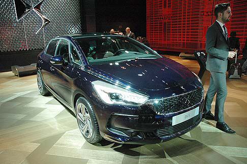 DS - La presentazione ufficiale avvenuta al Salone di Ginevra ha permesso alla nuova DS5 di attirare l’attenzione sulle proprio qualità, doti che le hanno consentito di ricevere il titolo di “Migliore auto di serie” del salone width=