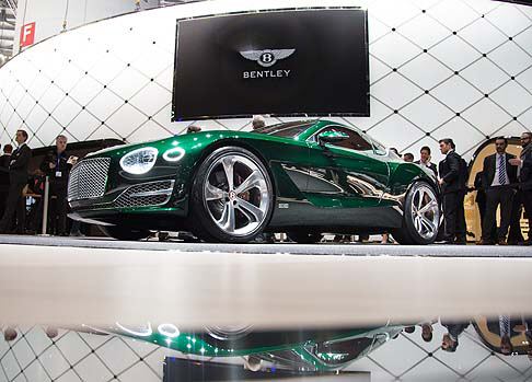 Bentley - E’ a protagonista assoluta dello stand Bentley a Ginevra la nuova EXP 10 Speed 6, che interpreta secondo lo stile british il concetto di auto sportiva due posti ad alte prestazioni, ma di lusso. width=