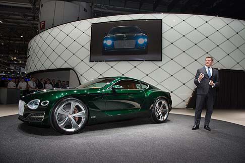 Bentley - La vettura si propone di reinterpretare in chiave più attuale i classici stilemi Bentley, per ottenere una coupé dalle linee pulite e moderne.  width=