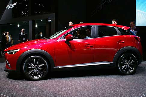 Mazda - Lo stile segue il linguaggio KODO – Soul of Motion, che regala forme fluide e scolpite. width=
