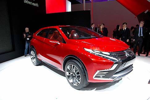 Suzuki - Interessante prototipo di crossover urbano, che sfrutta un sistema PHEV con motore anteriore/trazione anteriore leggero, compatto ed efficiente, che regala prestazioni straordinarie dal punto di vista ambientale e della guidabilità. width=