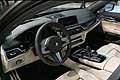 BMW M760Li xDrive gli interni rispecchiano l´eleganza e il comfort tipici di una Bmw
