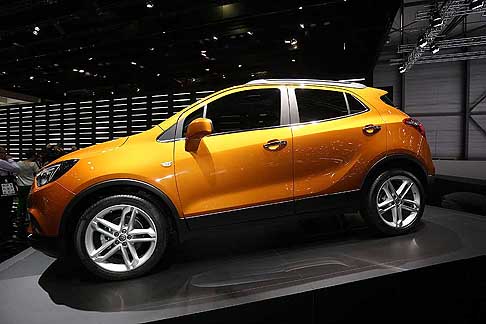 Opel - La gamma delle motorizzazioni aggiunge un nuovo motore benzina 1.4 litri a iniezione diretta, disponibile in abbinamento con un cambio automatico a sei velocità .
