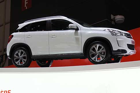 Citroen - Nuovo SUV Citroen C4 Aircross vista laterale width=