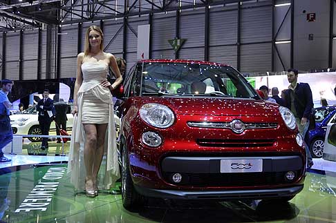 Fiat - Fiat 500L red e hostess al Salone dell´automobile di Ginevra 2012 width=