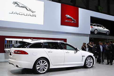 Jaguar - Jaguar XF Sportbrake laterale vettura al Ginevra Motor Show 2012 width=