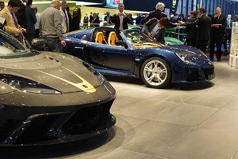 Lotus - Lotus Evora GTE F1 Edition sullo sfondo la Lotus Exige S roadster al Salone di Ginevra 2012 width=