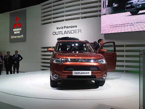 Mitsubishi Motors - Mitsubishi Outlander eco-friendly di ultima generazione al Geneva Motor Show 2012 width=