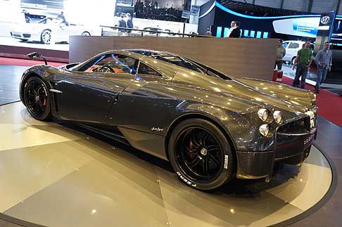 Pagani - Edisione limitata per la superca Pagani Huayra Carbon Edition al Ginevra Motor Show 2012 width=
