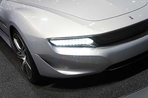 Pininfarina - Pininfarina Cambiano Concept dettaglio faro anteriore width=