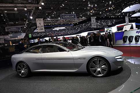 Pininfarina - Pininfarina Cambiano Concept nella fiancata del pilota è presente una sola portiera, dalle dimensioni generose, e nella fiancata lato passeggero sono collocate due portiere con apertura a libro width=