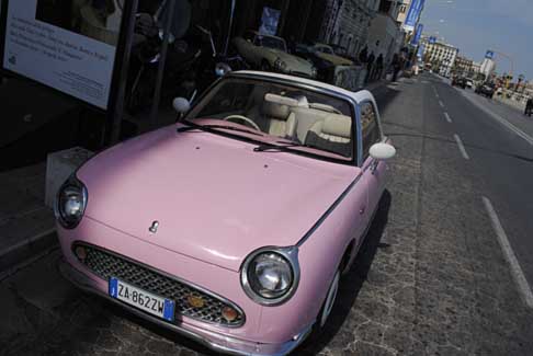 Gran Premio di Bari 2013 - Auto pink figura al Gran Premio di Bari 2013 width=