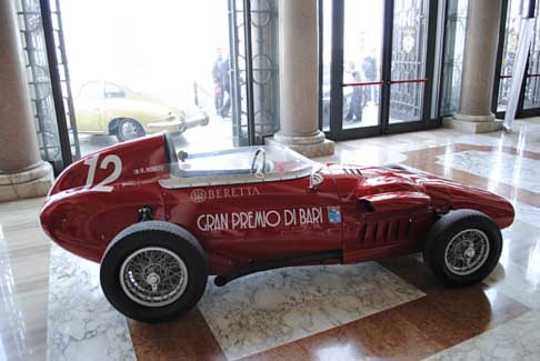 Gran Premio di Bari 2013 - Stanguellini che gareggera alla Rievocazione del GP di Bari 2013 sul lungomare width=