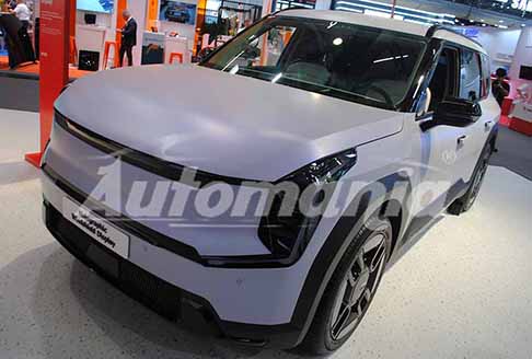 Hyundai MOBIS - Hyundai MOBIS Holographic Windshield Display, tecnologia innovativa con Display olografico per parabrezza. La Casa sudcoreana ha puntato tutto sull´olografia pura: velocità, navigazione, avvisi di sicurezza. Scopri le Foto!