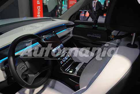 Hyundai MOBIS - Hyundai MOBIS presenta: Holographic Windshield Display, un Display olografico per parabrezza. Hyundai sostiene che questa tecnologia si andrà ad integrare perfettamente con i sistemi ADAS. Guarda le Foto scattate al IAA Mobility 2025 by Automania.it!
