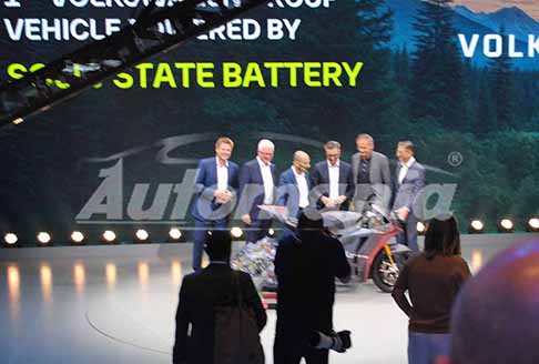 Ducati - Presentato all’IAA Mobility di Monaco di Baviera il Bike concept Ducati V21L da corsa dedicato alla MotoE, dotato di batterie allo stato solido al litio-metallo sviluppata da QuantumScape