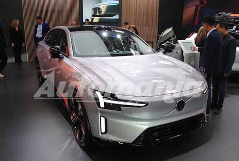 BMW e Volvo - Volvo ES90 berlina di lusso esposta all´IAA Mobility 2025 a Monaco di Baviera. Guarda le foto Live di Automania!