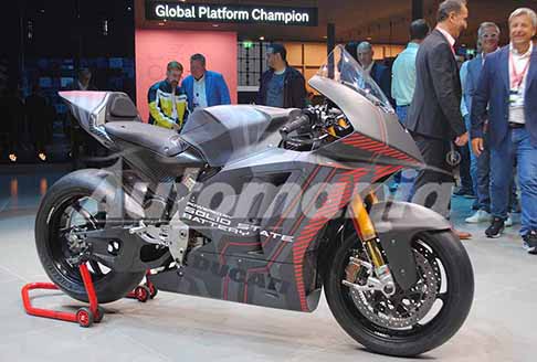 Ducati - Ducati V21L prototipo, la casa di Borgo Panigale con la moto da corsa V21L vuole investire nella ricerca tentando anche di portare in pista un accumulatore da circa 844 Wh/l di densità energetica capace di ricaricarsi dal 10% all’80% in soli 12 min.