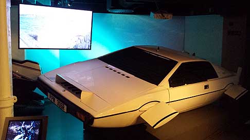 Film 007 James Bond - Bond in Motion è la raccolta dei 50 mezzi più celebri della filmografia di Bond. E dove poteva avere luogo questa rassegna tanto speciale, se non nel cuore di Londra, al London Film Museum