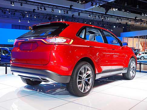 Ford - Ford Edge, già noto negli States e in altri mercati, definisce i nuovi standard per i suv di grandi dimensioni destinati al Vecchio Continente. width=