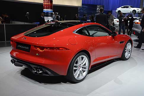 Jaguar - Jaguar F-Type Coupé con un rombo da vera auto sportiva width=