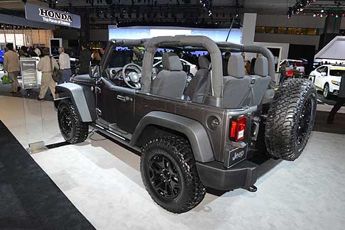 Jeep - La propulsione viene garantita dal motore V6 Pentastar da 3.6 litri dalla potenza di 285 CV e 352 Nm di coppia massima, accoppiato al cambio manuale o automatico, entrambi a sei marce. width=