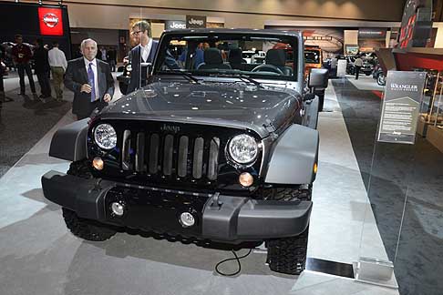 Jeep - Jeep Wrangler Willys Wheeler sarà in vendita solo sul mercato nordamericano a partire dal 2014, con prezzi di listino pari a 25.795 dollari per la versione a due porte e di 29.595 dollari per la Unlimited, cioè la variante a quattro porte. width=