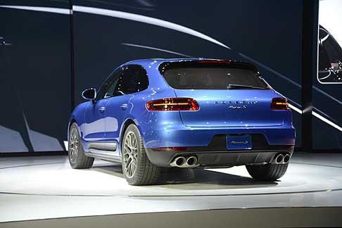 Porsche - Porsche Macan suv elegante e raffinato ma anche aggressivo e sportivo width=