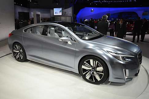 Subaru - Subaru Legacy Concept frontale imponente e fiancate slanciate width=