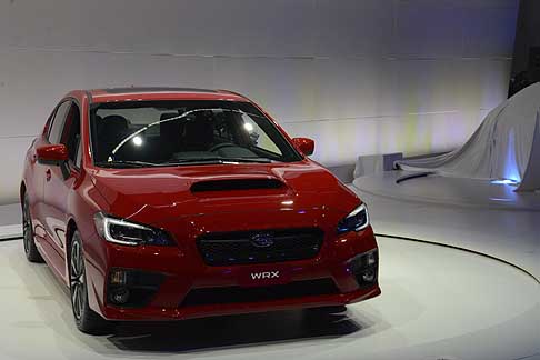 Subaru - Subaru WRX la griglia frontale ha una forma esagonale, mentre i fari proseguono lungo la fiancata width=