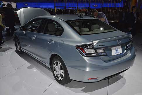 Honda - Honda Civic nella versione Ibrida con motore 1.5 e sistema Ima con batterie al litio e 110 CV totali width=