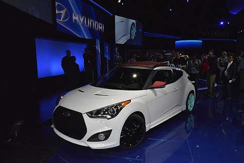 Hyundai - Veloster C3 Roll Toped concept , la sigla C3 della Roll Top sta infatti per Convertible 3-door e sottolinea la soluzione di design scelta dal marchio width=