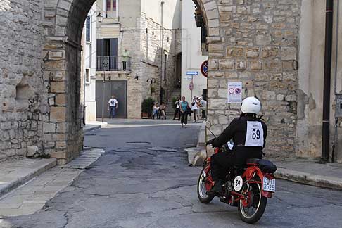 Milano Taranto 2015 - Moto Guzzi Airone Sport 250cc biker Giura Longo Giuseppe giuto secondo di categoria Classe 250cc width=