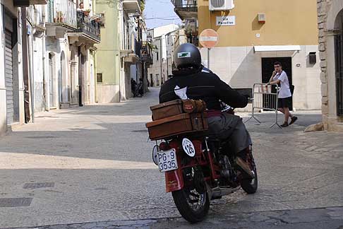 Milano Taranto 2015 - Moto Guzzi Astore 500cc biker Ugolini Mario Arcangelo width=