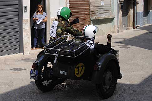 Milano Taranto 2015 - KMZ K750 750cc centro stroico Acquaviva width=