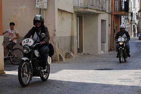 Milano Taranto 2015 - Laverda GT 100cc biker Balzan Daniela segue Laverda Sport 75cc di Simonato Dario width=