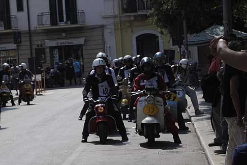 Milano Taranto 2015 - Attesa prima della ripartenza tratta Acquaviva - Bitonto in Puglia width=