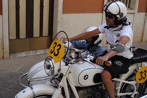 Milano Taranto 2015 - Sidecar BMW R69S 600cc del 1961 dei bolognasi Scagliarini Andrea e Saverino Fabio width=