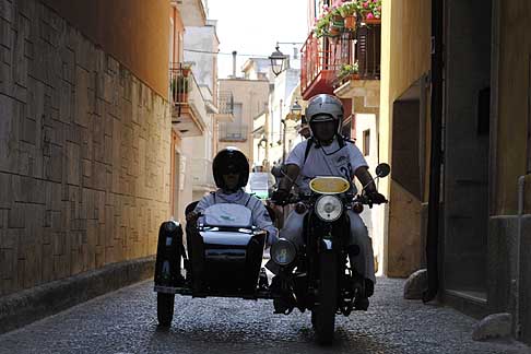 Milano Taranto 2015 - Sidecar Chang Jang CJ 750cc 1970 duo di Foligno Tomassini Marco e Lombardi Elisa giunti secondi nella categoria Sidecar width=