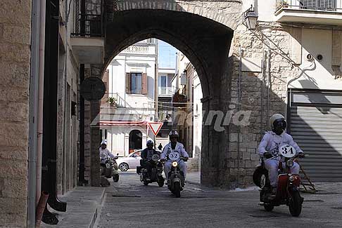 Rievocazione storica moto storiche - Classe scooter davanti l´Innocenti Lambretta LD 150cc 1955 biker Gianardi Luca alla Milano Taranto 2016