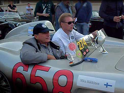 Mercedes-Benz - Mika Hakkinen e Juan Manuel Fangio nella città eterna fotografati da Automania width=