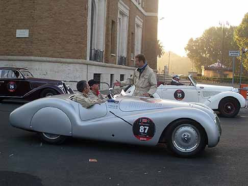 BMW - BMW 328 Mille Miglia Roadster di Mr Bean immotalati da Automania width=