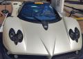 Pagani Zonda F dotata di un motore V12 da 7,3 litri Mercedes-Benz che può raggiungere i 620 CV