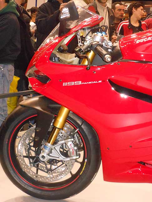 Ducati - 1199 Panigale S dettaglio anteriore della Superbike width=