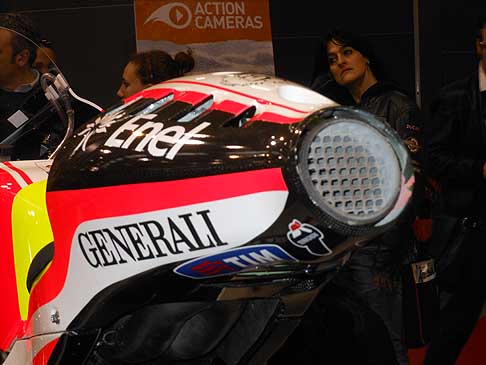 Ducati - Duvati Desmosedici dettaglio marmitta width=