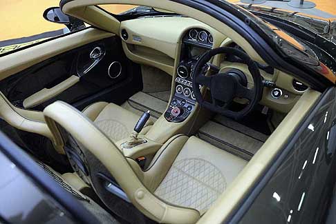Supercar Motor Show 2016 - Noble M600 Speedster interni consente un´ampia personalizzazione